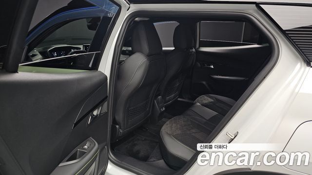 Peugeot e-2008 (II) EV GT 2023 — фото 12