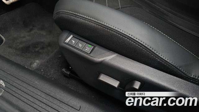 Peugeot e-2008 (II) EV GT 2023 — фото 17
