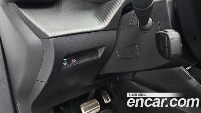 Peugeot e-2008 (II) EV GT 2023 — фото 18