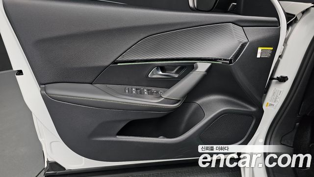 Peugeot e-2008 (II) EV GT 2023 — фото 24