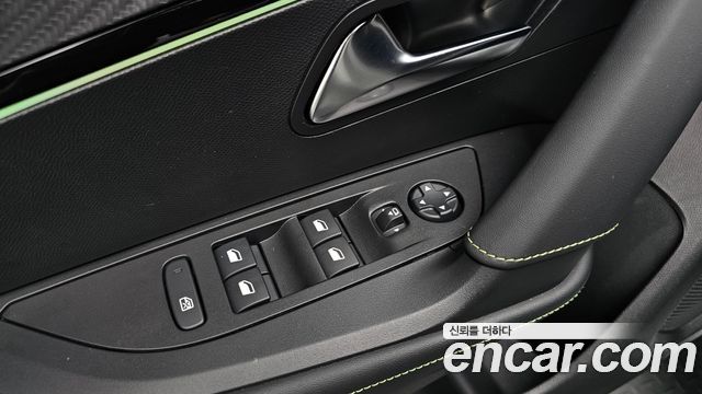 Peugeot e-2008 (II) EV GT 2023 — фото 30