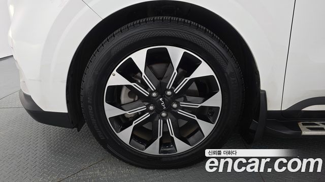 Kia Carnival (IV) Gasoline 9-Seater Signature 2023 — фото 5