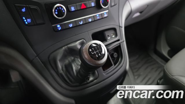 Hyundai Grand Starex Van 5-Seater Smart 2021 — фото 9