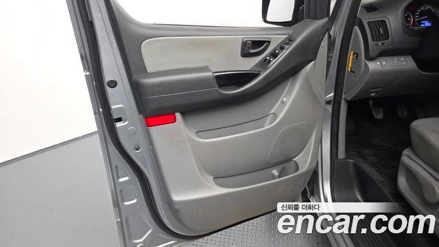Hyundai Grand Starex Van 5-Seater Smart 2021 — фото 25