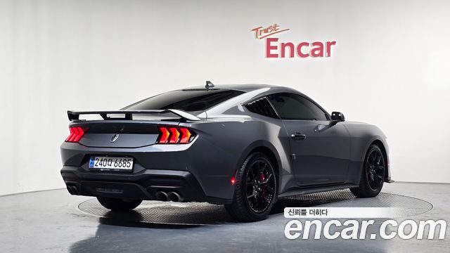 Ford Mustang (VII) 2.3 EcoBoost Premium Coupe 2024 — фото 2