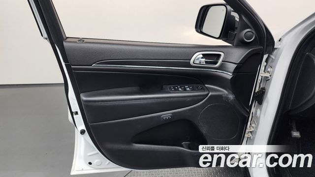 Jeep Grand Cherokee 3.6 Limited WK2 2021 — фото 39