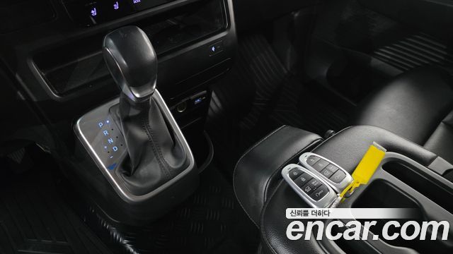 Hyundai Staria Cargo 3-Seater Modern 2023 — фото 9