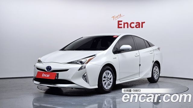 Toyota Prius (IV) 1.8 E 2017 — фото 1