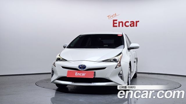 Toyota Prius (IV) 1.8 E 2017 — фото 3