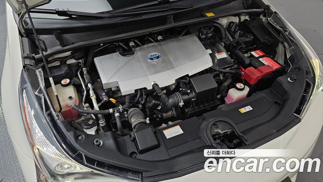 Toyota Prius (IV) 1.8 E 2017 — фото 6
