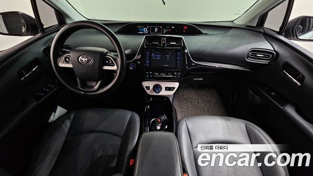 Toyota Prius (IV) 1.8 E 2017 — фото 7