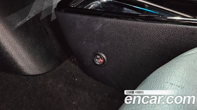 Toyota Prius (IV) 1.8 E 2017 — фото 12