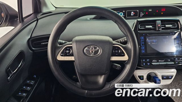Toyota Prius (IV) 1.8 E 2017 — фото 15
