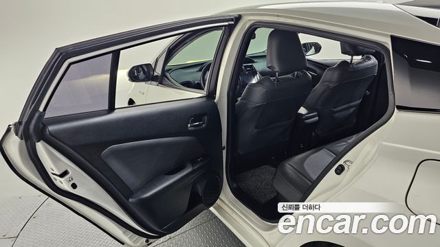 Toyota Prius (IV) 1.8 E 2017 — фото 20