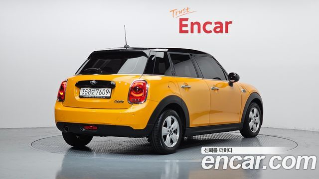 MINI Cooper 5Door Standard 3rd 2018 — фото 2