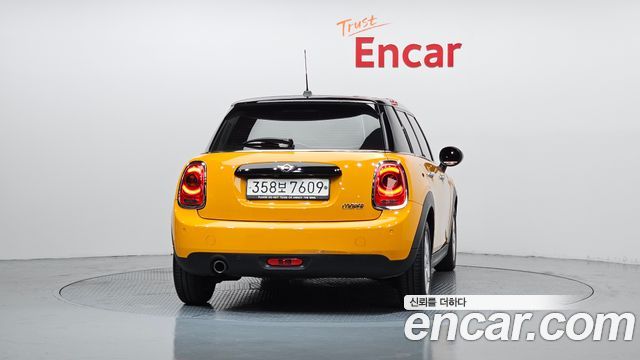 MINI Cooper 5Door Standard 3rd 2018 — фото 4