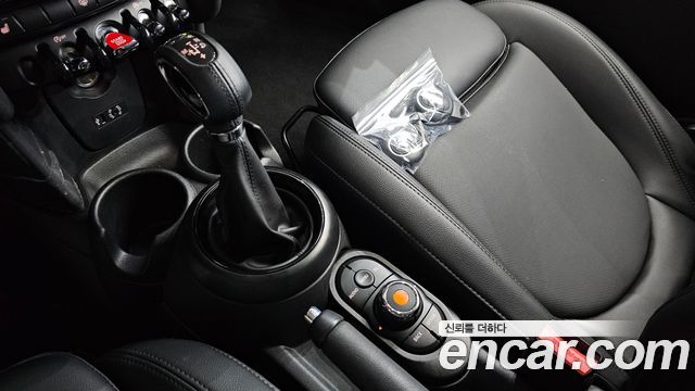 MINI Cooper 5Door Standard 3rd 2018 — фото 9