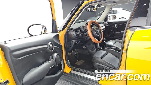 MINI Cooper 5Door Standard 3rd 2018 — фото 10