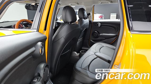 MINI Cooper 5Door Standard 3rd 2018 — фото 11