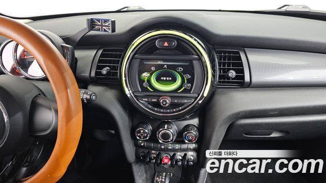 MINI Cooper 5Door Standard 3rd 2018 — фото 13