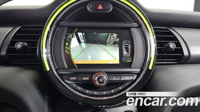 MINI Cooper 5Door Standard 3rd 2018 — фото 15