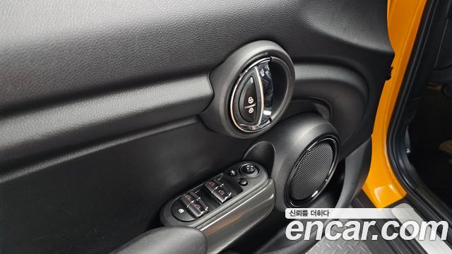 MINI Cooper 5Door Standard 3rd 2018 — фото 18