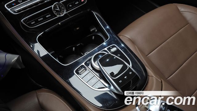 Mercedes-Benz E-Class (W213) E220d Avantgarde 2019 — фото 16