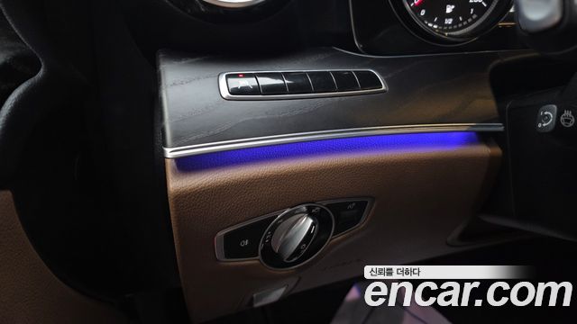 Mercedes-Benz E-Class (W213) E220d Avantgarde 2019 — фото 17