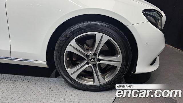 Mercedes-Benz E-Class (W213) E220d Avantgarde 2019 — фото 21