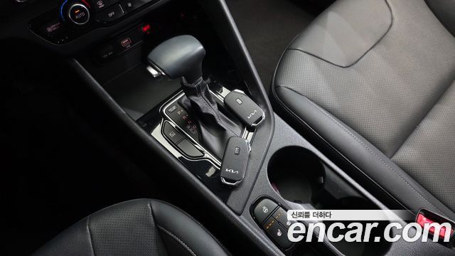 Kia Niro 1.6 HEV Prestige 2022 — фото 9