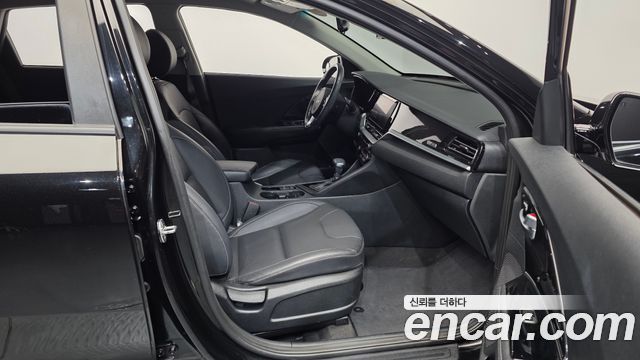 Kia Niro 1.6 HEV Prestige 2022 — фото 11