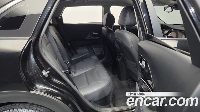 Kia Niro 1.6 HEV Prestige 2022 — фото 12