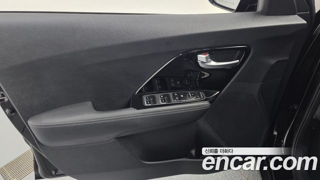 Kia Niro 1.6 HEV Prestige 2022 — фото 24