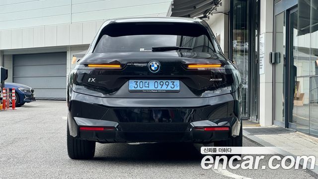 BMW iX xDrive50 Sports Plus 2024 — фото 4