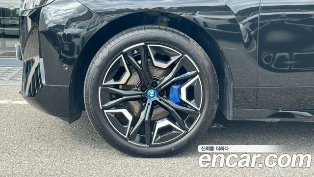 BMW iX xDrive50 Sports Plus 2024 — фото 5