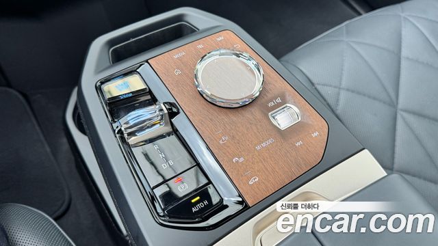 BMW iX xDrive50 Sports Plus 2024 — фото 9