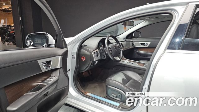 Jaguar XF 2.2D Luxury X250 2014 — фото 10