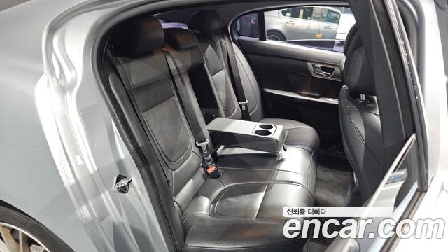 Jaguar XF 2.2D Luxury X250 2014 — фото 11