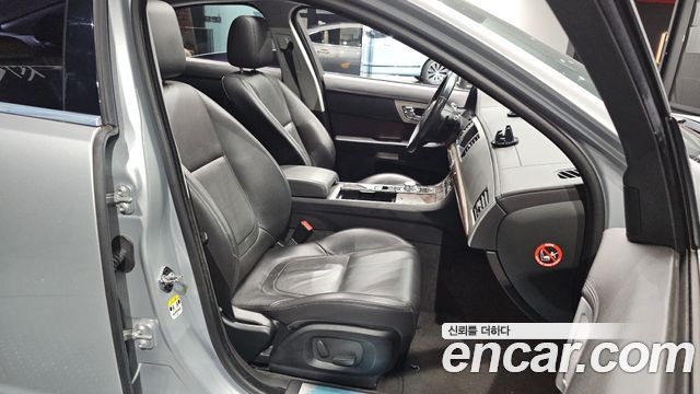 Jaguar XF 2.2D Luxury X250 2014 — фото 12