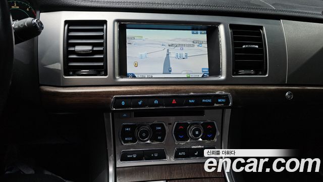 Jaguar XF 2.2D Luxury X250 2014 — фото 16