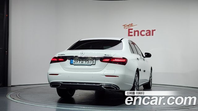 Mercedes-Benz E-Class (W213) E300e 4MATIC Exclusive 2023 — фото 4