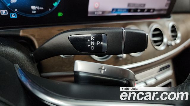 Mercedes-Benz E-Class (W213) E300e 4MATIC Exclusive 2023 — фото 9
