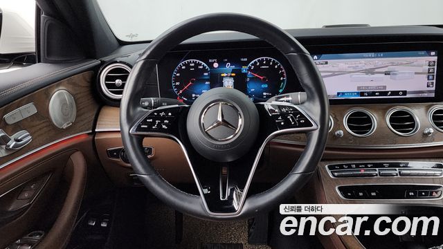 Mercedes-Benz E-Class (W213) E300e 4MATIC Exclusive 2023 — фото 13
