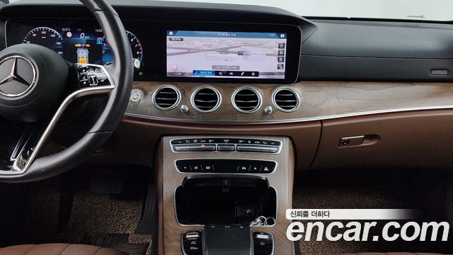 Mercedes-Benz E-Class (W213) E300e 4MATIC Exclusive 2023 — фото 14