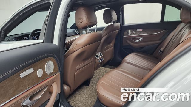Mercedes-Benz E-Class (W213) E300e 4MATIC Exclusive 2023 — фото 26