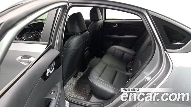 Kia K3 (II) 1.6 Prestige 2023 — фото 12