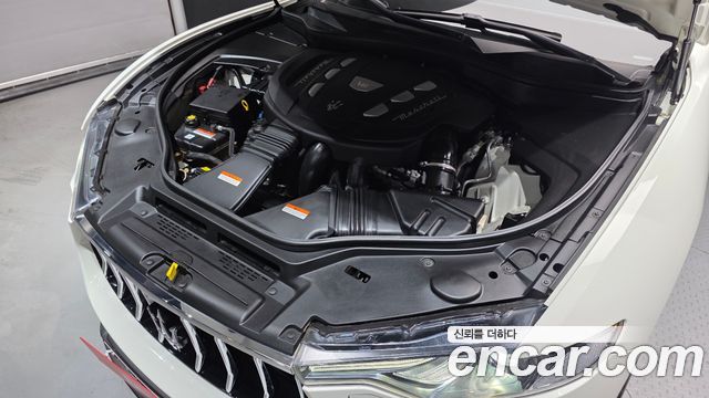 Maserati Levante 3.0 Diesel AWD 2020 — фото 6