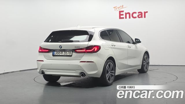 BMW 1 Series (F40) 120i Advantage 2022 — фото 2