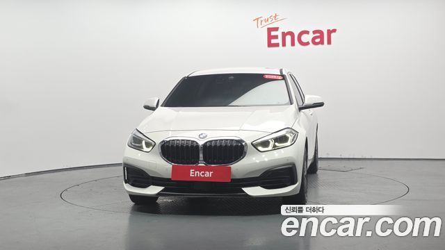 BMW 1 Series (F40) 120i Advantage 2022 — фото 3