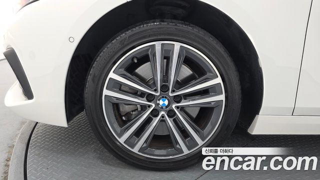 BMW 1 Series (F40) 120i Advantage 2022 — фото 5